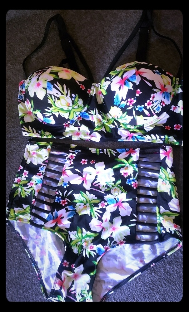 2-PC floral swimsuit
